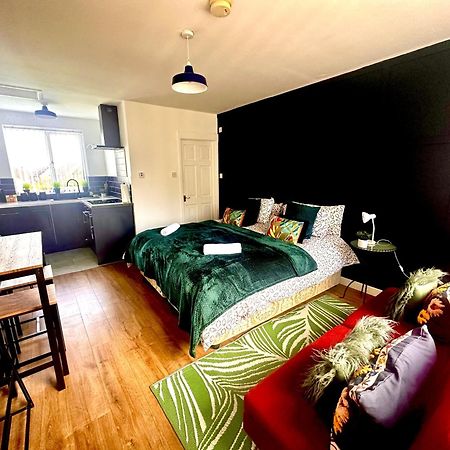 Studio Annexe By Papermill, Deeside - En-Suite, Heswall Buitenkant foto