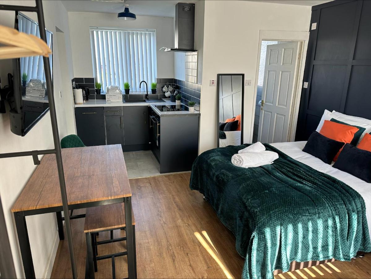Studio Annexe By Papermill, Deeside - En-Suite, Heswall Buitenkant foto