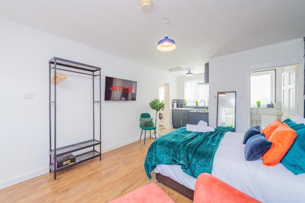 Studio Annexe By Papermill, Deeside - En-Suite, Heswall Buitenkant foto