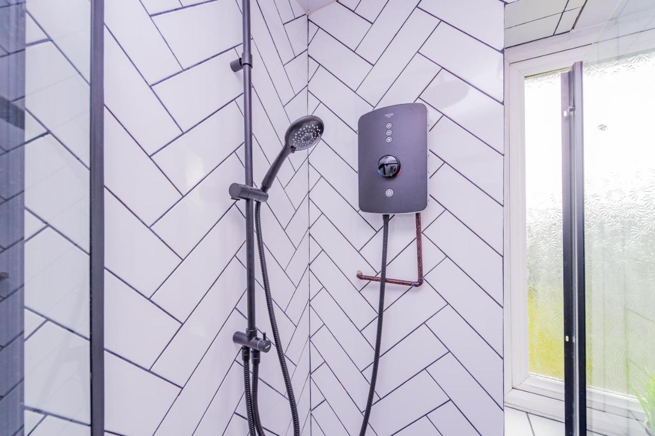Studio Annexe By Papermill, Deeside - En-Suite, Heswall Buitenkant foto